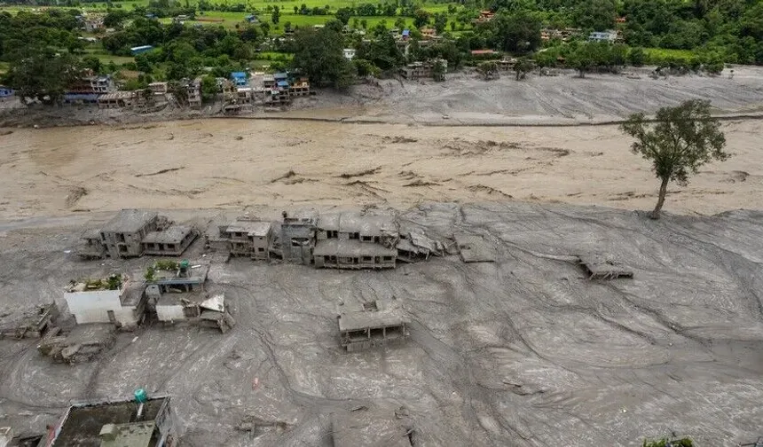 Sel felaketinde hayatını kaybedenlerin sayısı 1355'e çıktı