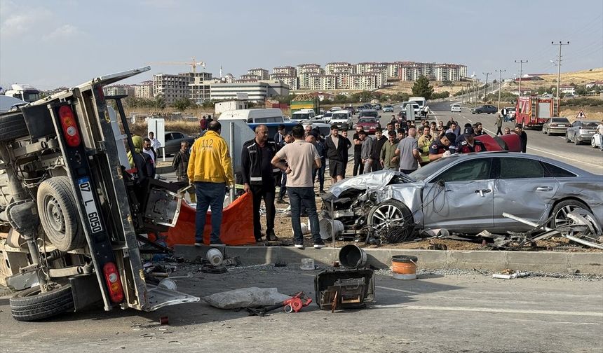 Kahramanmaraş'ta milletvekili Karakoç'un yaralandığı kazada 2 sürücü gözaltına alındı
