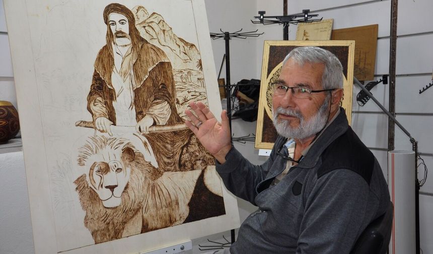 Deprem sonrası atölye kurdu, atık malzemeleri sanat eserine dönüştürüyor