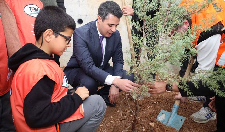 Kahramanmaraş Elbistan'da Cumhuriyet'in 103. yılına özel 103 fidan dikildi