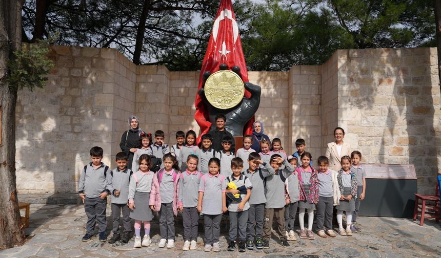 Kahramanmaraş Kalesi'nde çocuklar masallar ve kitaplarla buluştu