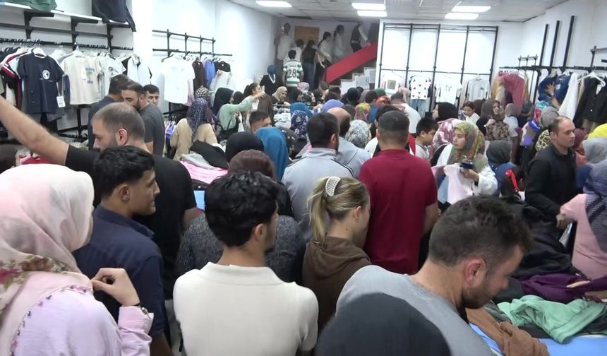 Kahramanmaraş’ta 100 TL’lik Giyim Kampanyası İzdihama Neden Oldu!