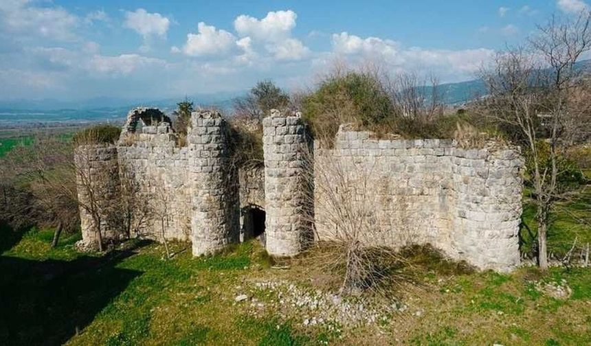 Kahramanmaraş'ta 980 metre yükseklikteki tarihi kale zamana meydan okuyor
