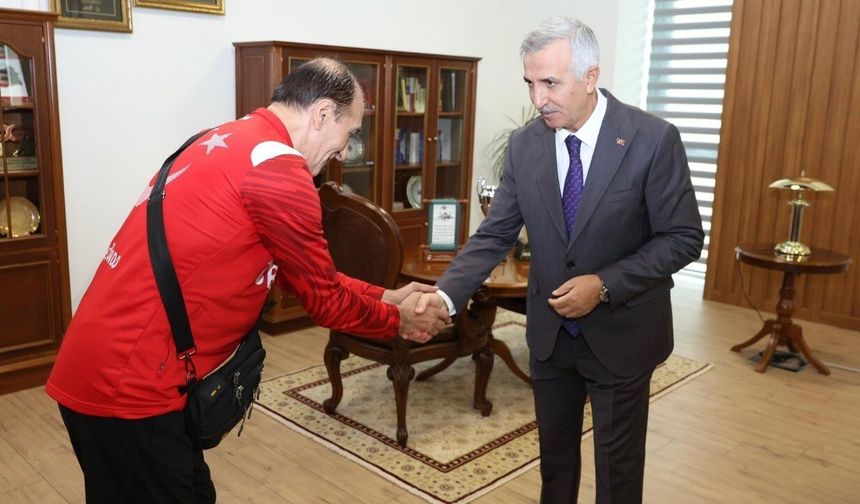Kahramanmaraş’ta dünya şampiyonu Teyfik Çelik’e Valilik kabulü
