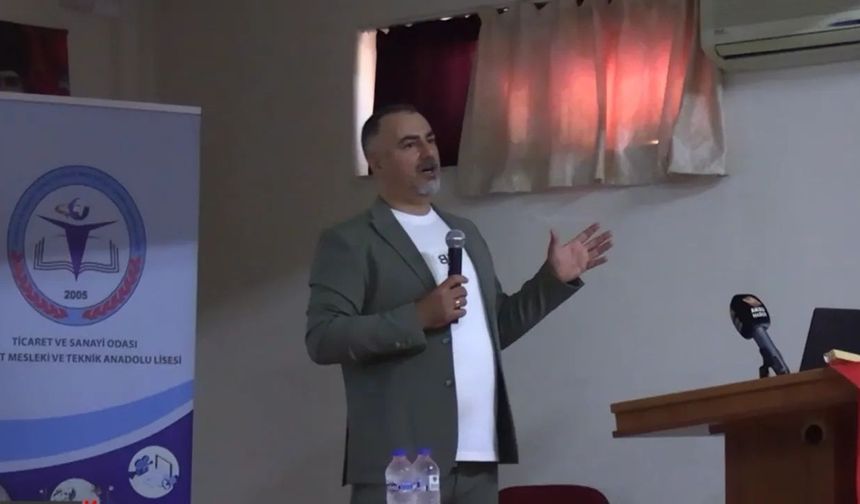 Kahramanmaraş'ta geleceğin gazetecileri Kurtuluş Şükür ile buluştu