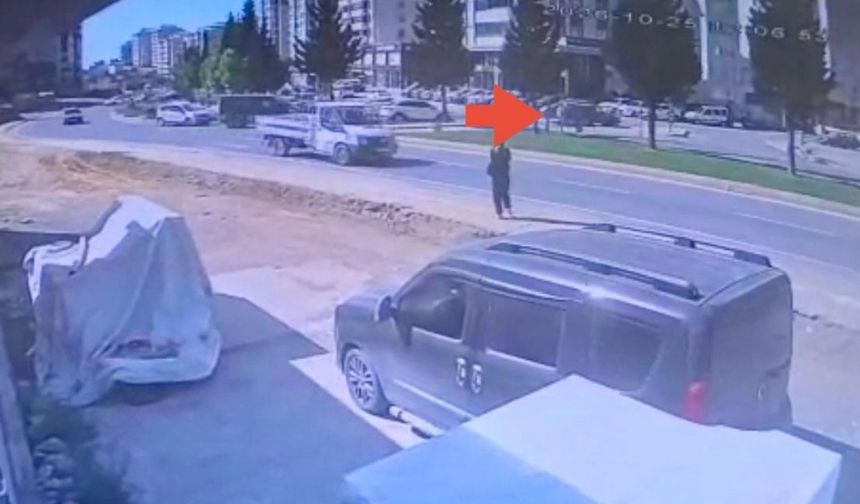 Kahramanmaraş'ta otomobil ile motosiklet kavşakta çarpıştı! Kaza anı kamerada