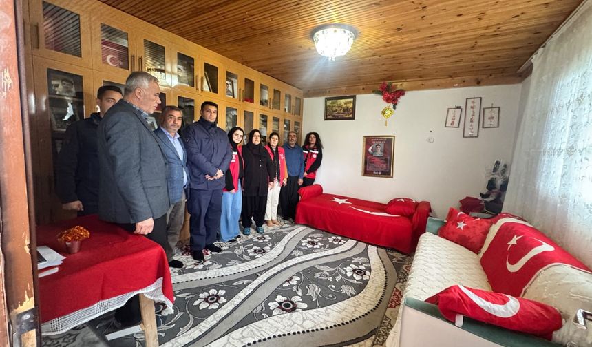 Kahramanmaraş’ta şehitler kabirleri başında dualarla anıldı