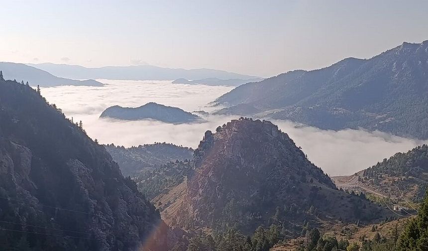 Kahramanmaraş'ta sis denizi oluştu! Tarihi kale bulutların üzerinde kaldı