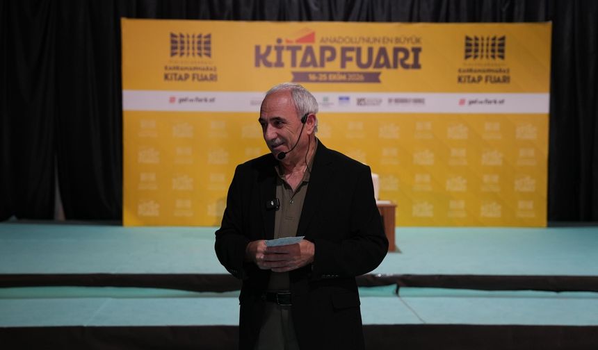 Nurullah Genç Kahramanmaraş Kitap Fuarı’nda Şiirleriyle Büyüledi