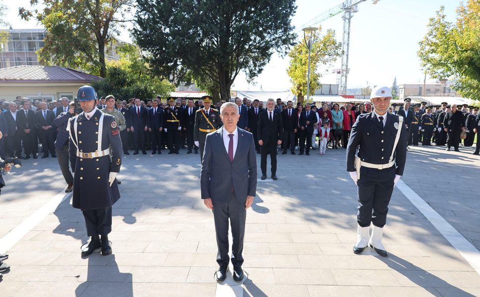 Kahramanmaraş’ta Kent Protokolü Atatürk Anıtı’nda Buluştu