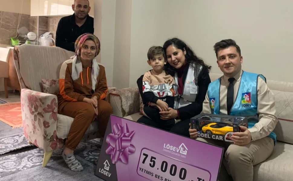 LÖSEV’den lösemi ve kanserle mücadele eden çocuklara yardım çeki