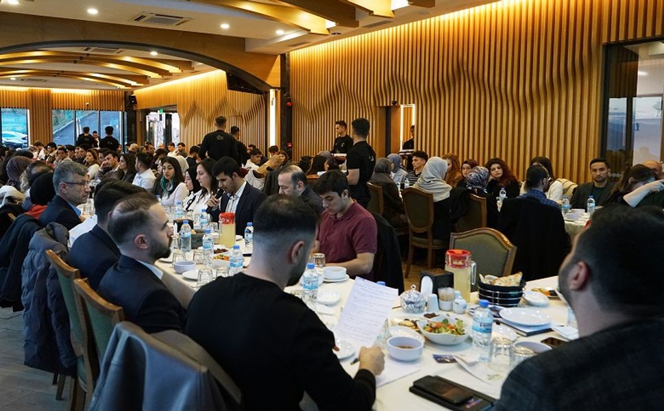 Gençler ve Akademisyenler İftarda Bir Araya Geldi