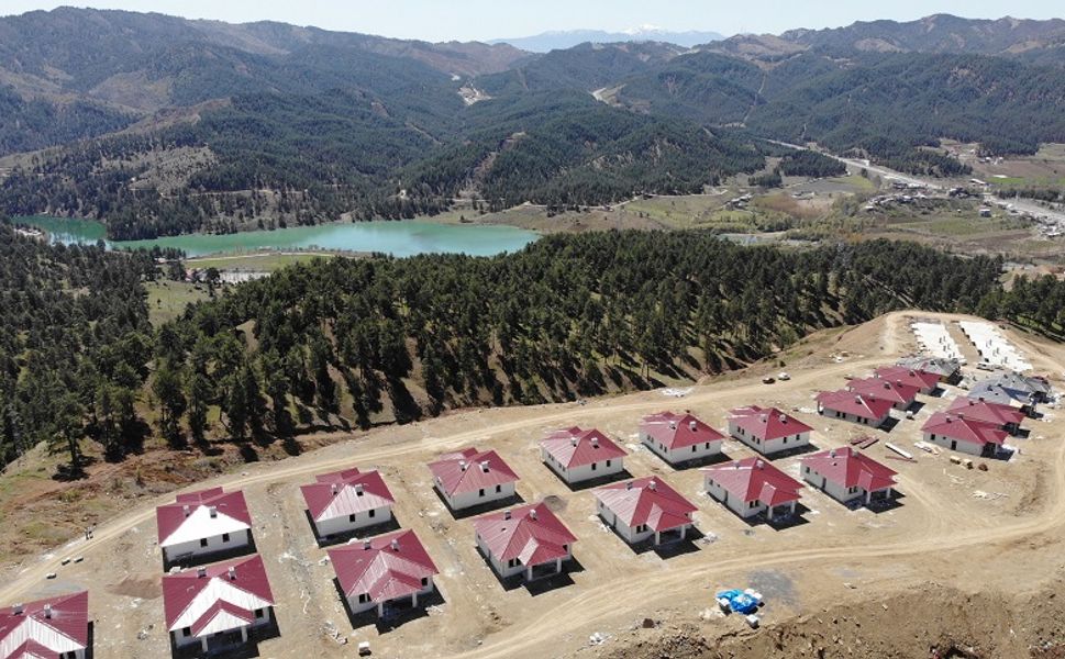 Kahramanmaraş’ta Depremzedelere Orman Manzaralı Sıcak Yuvalar