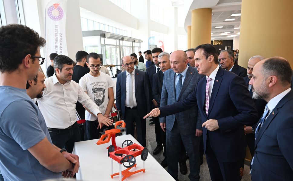 KSÜ’de Savunma Sanayii Zirvesi, Gençler Yerli Sistemlerle Sahada