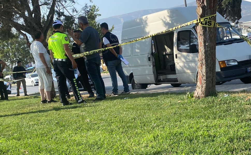 Kahramanmaraş’ta Yol Kenarındaki Minibüsten Ceset Çıktı