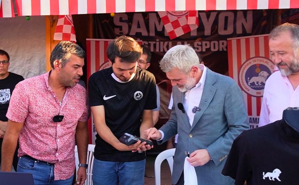 Başkan Görgel, Fuar'da İstiklalspor Kombinesi Satın Aldı