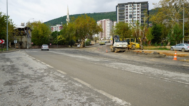 Büyükşehir Üngüt Kavşağı’ndaki Sorunu Çözüyor