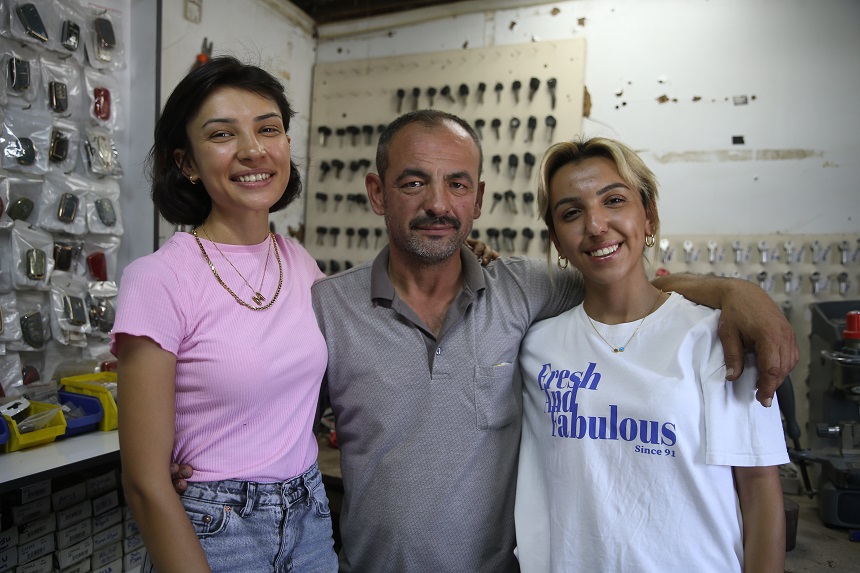 Kahramanmaraş'ta Babalarından mesleği devralan çilingir kızlar her kapıyı açıyor