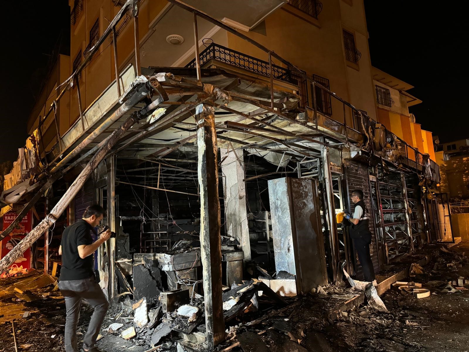 Tarsus Ta Iş Yerinde Çıkan Yangın Hasara Neden Oldu