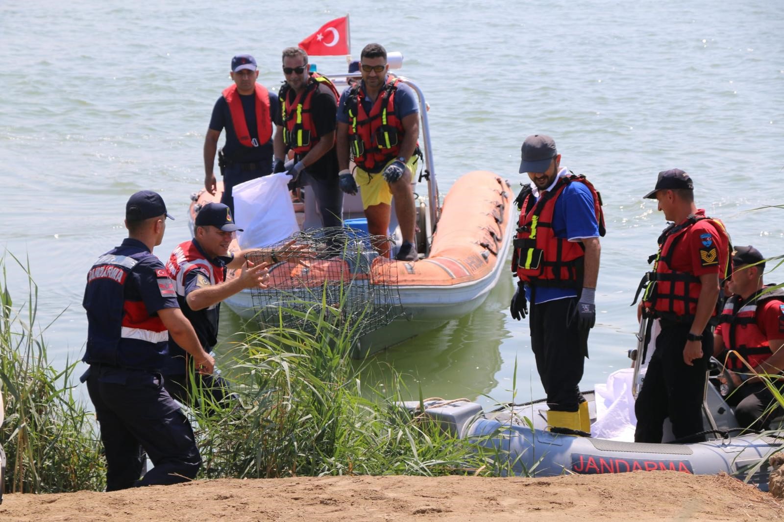 Adana Da Kaçak Balık Avına Geçit Yoke