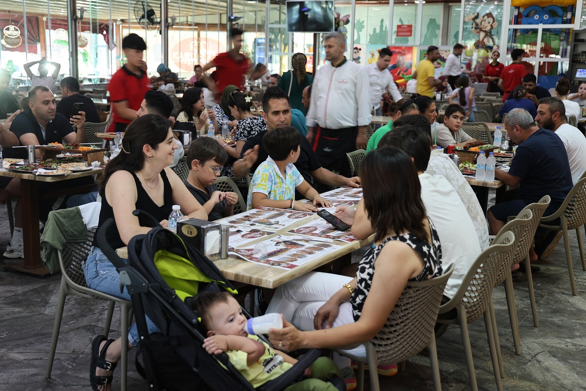 Adana Ya Gelen Turistler Kebap Yemeden Dönmüyorz