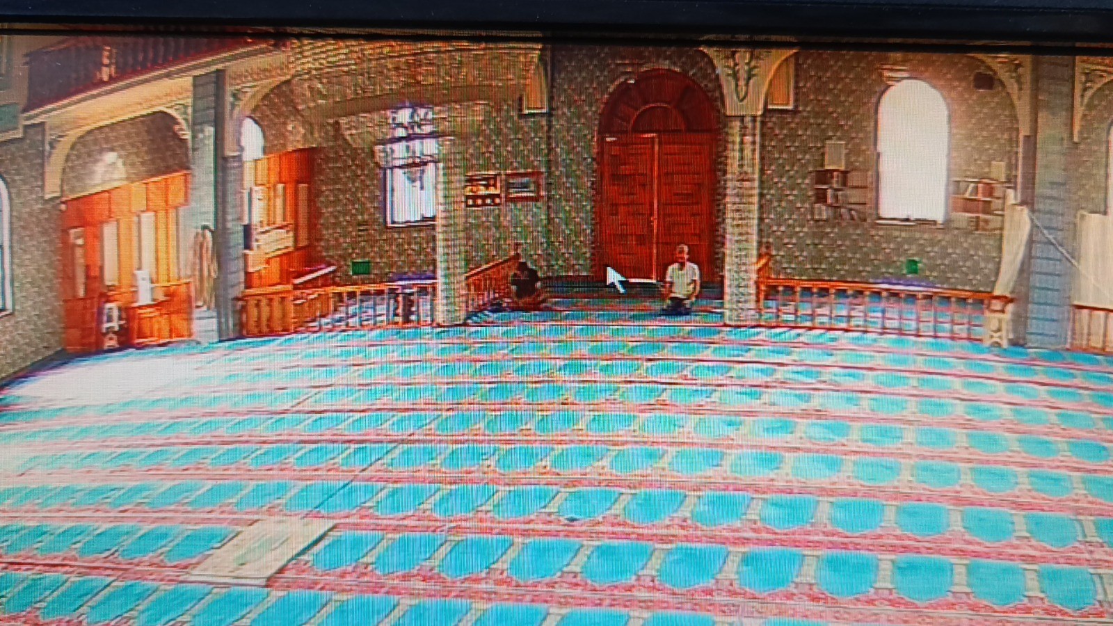 Camiye Girip Yardım Paralarını Çaldı Namaz Kılanı Görünce Cami Görevlisi Rolüne Girdiw