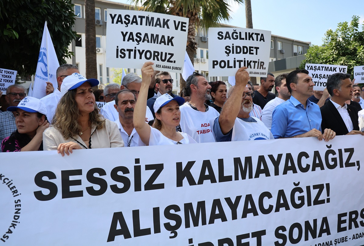 Doktora Şiddet Protesto Edildi