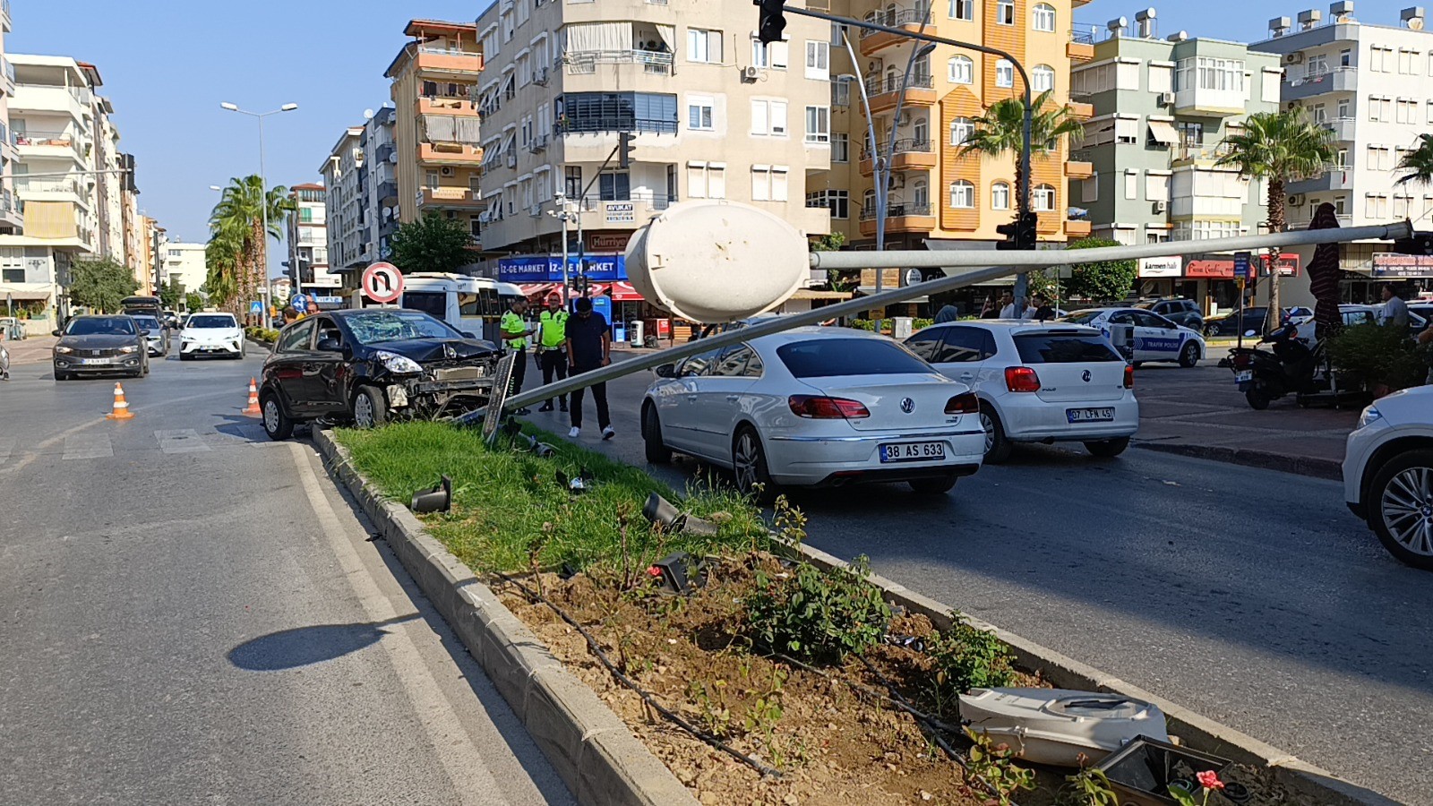 İhlali Metrelerce Havaya Savurdu Kaskı Ise Hayatını Kurtardıdfg