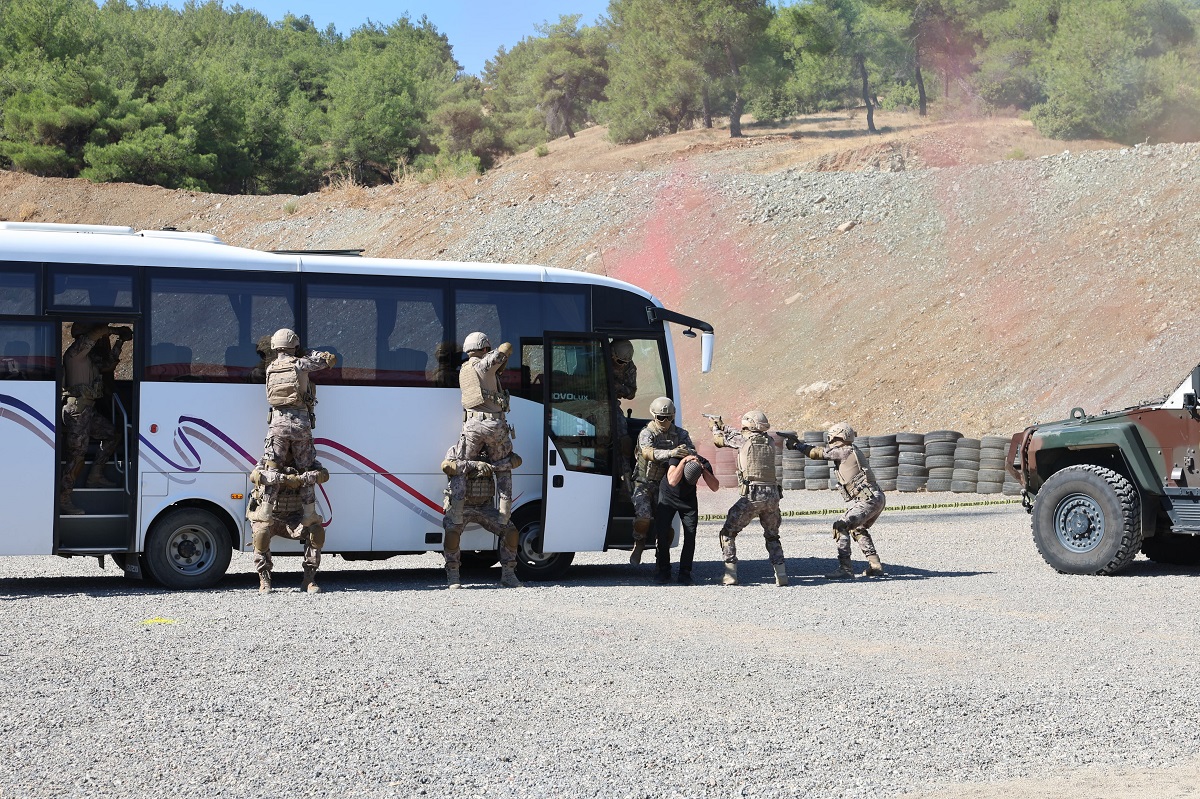 Polis Özel Harekat'tan Gerçeği Aratmayan Tatbikat-1