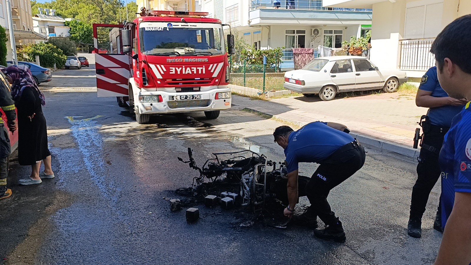 Seyir Halindeyken Yanan Motosiklet Söndürüldü (3)