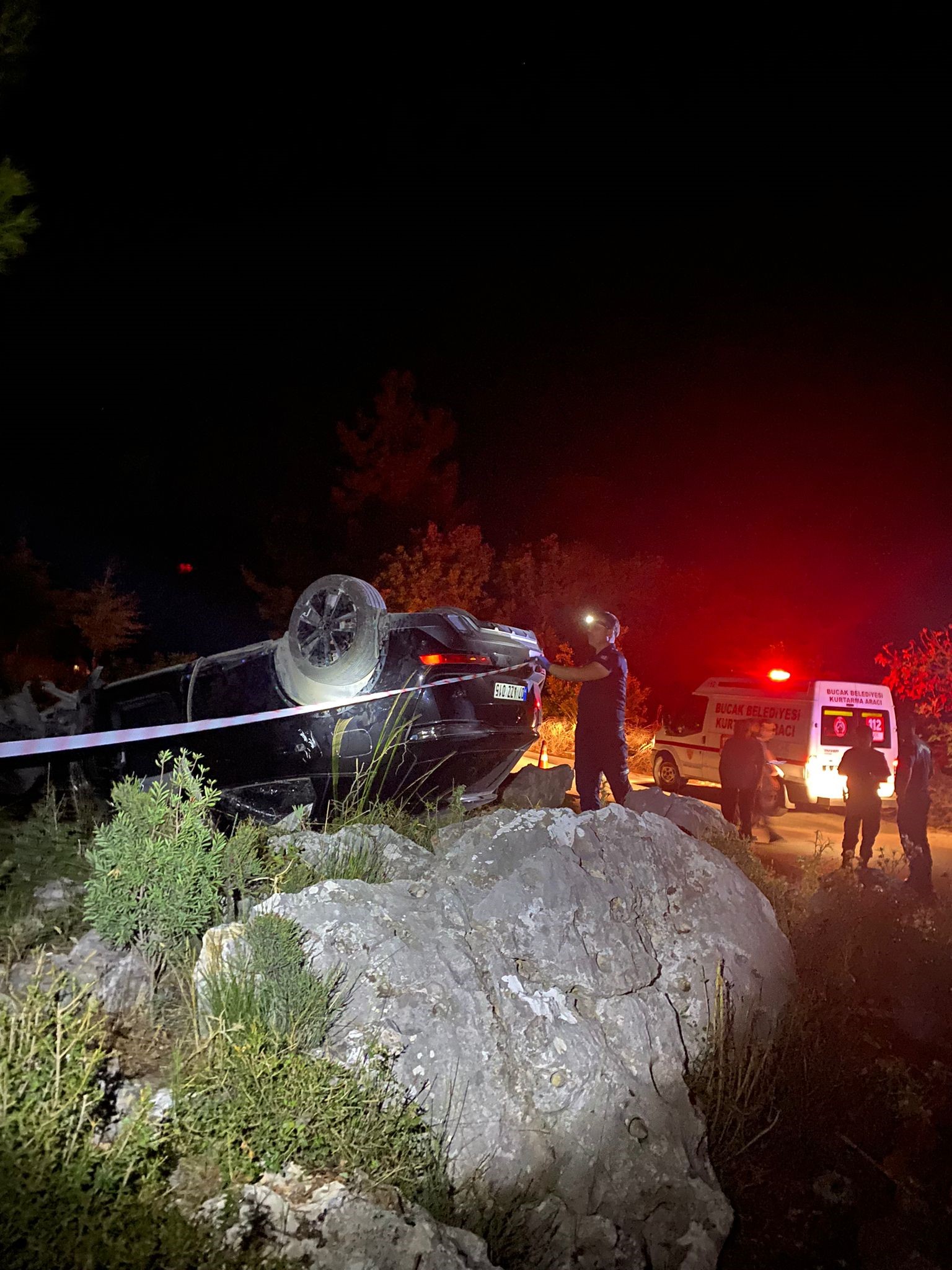 Takla Atan Otomobilin Cam Tavanından Fırlayan Sürücü Ağır Yaralandıa