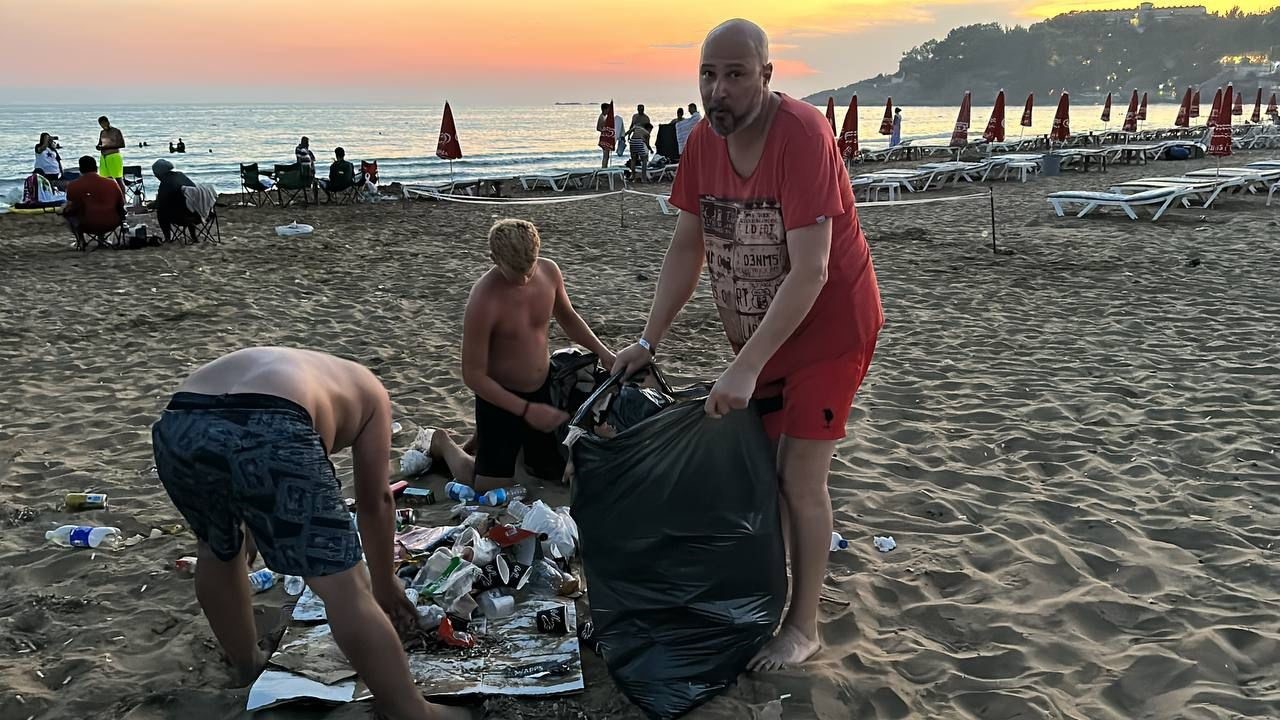 Tatil Için Geldiği Plajda Çöpleri Gören Gurbetçi Isyan Etti Bunu Yapan Vatan Hainidirz