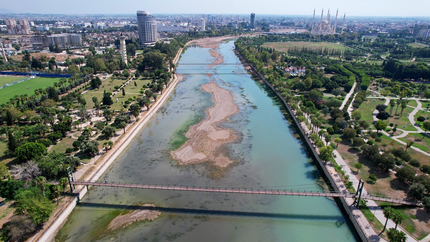 Yosun Istilasındaki Seyhan Nehri Temizleniyorasdddddf