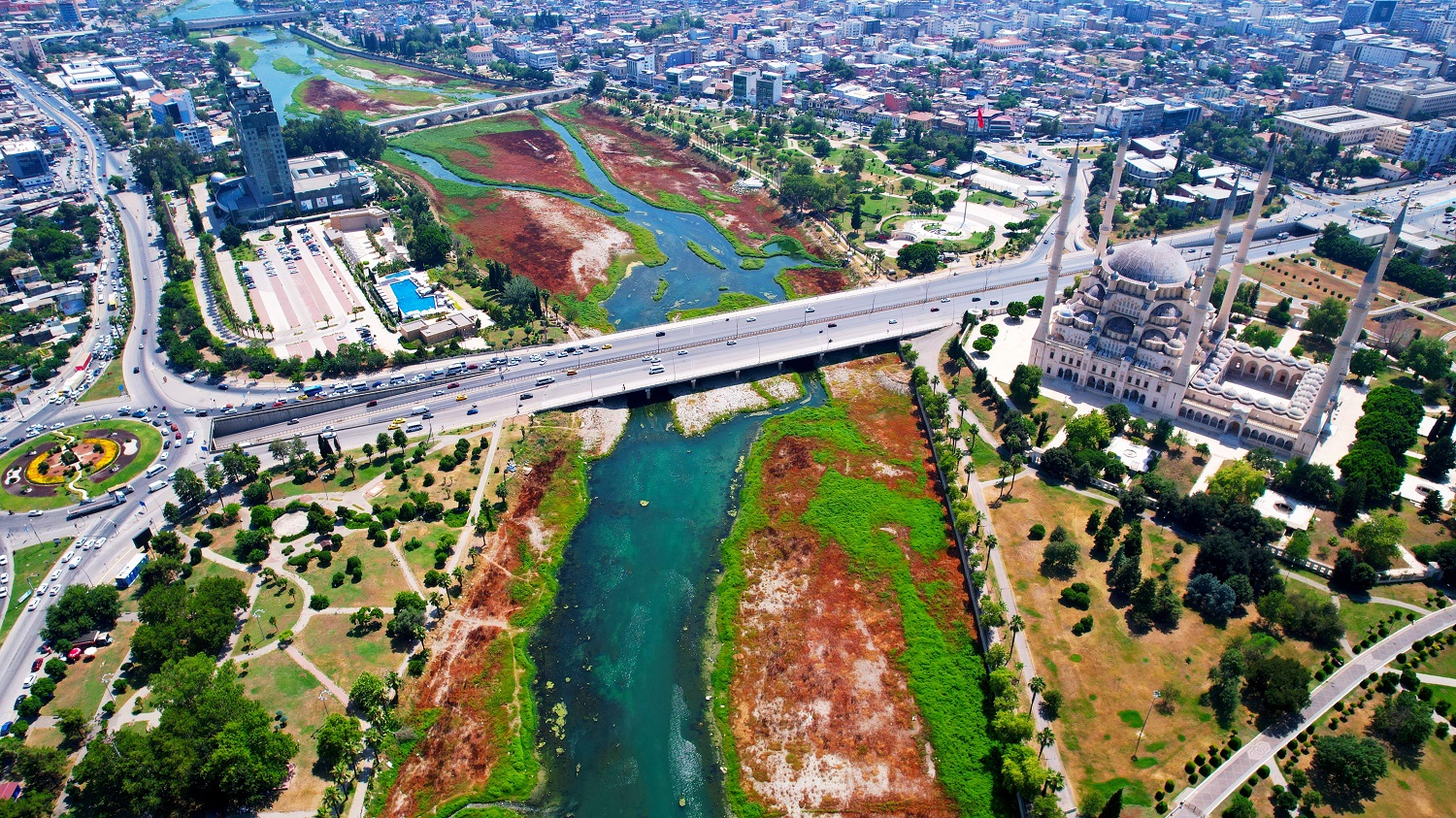 Yosun Istilasındaki Seyhan Nehri Temizleniyorzxcv