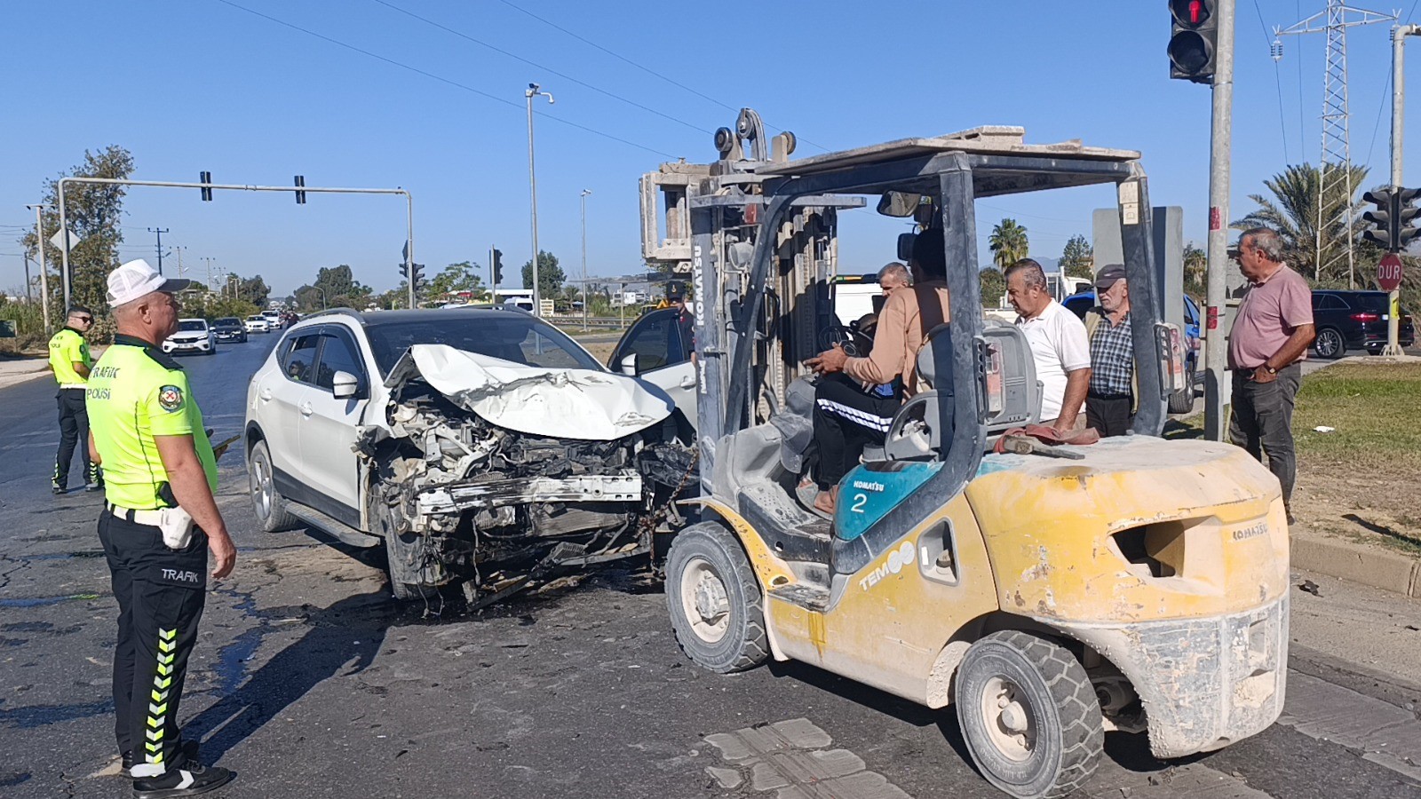 Arızalı Trafik Işıkları Kazaya Yol Açtı 9 Yaralı (3)