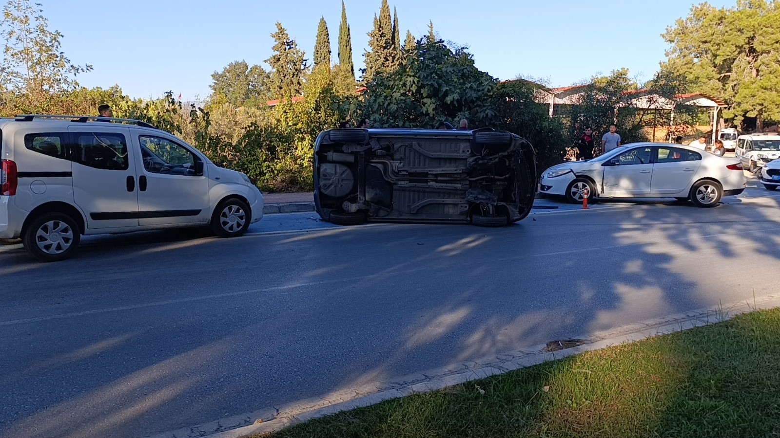 Arkadaşına Yardım Ederken Zincirleme Kazaya Yol Açtı