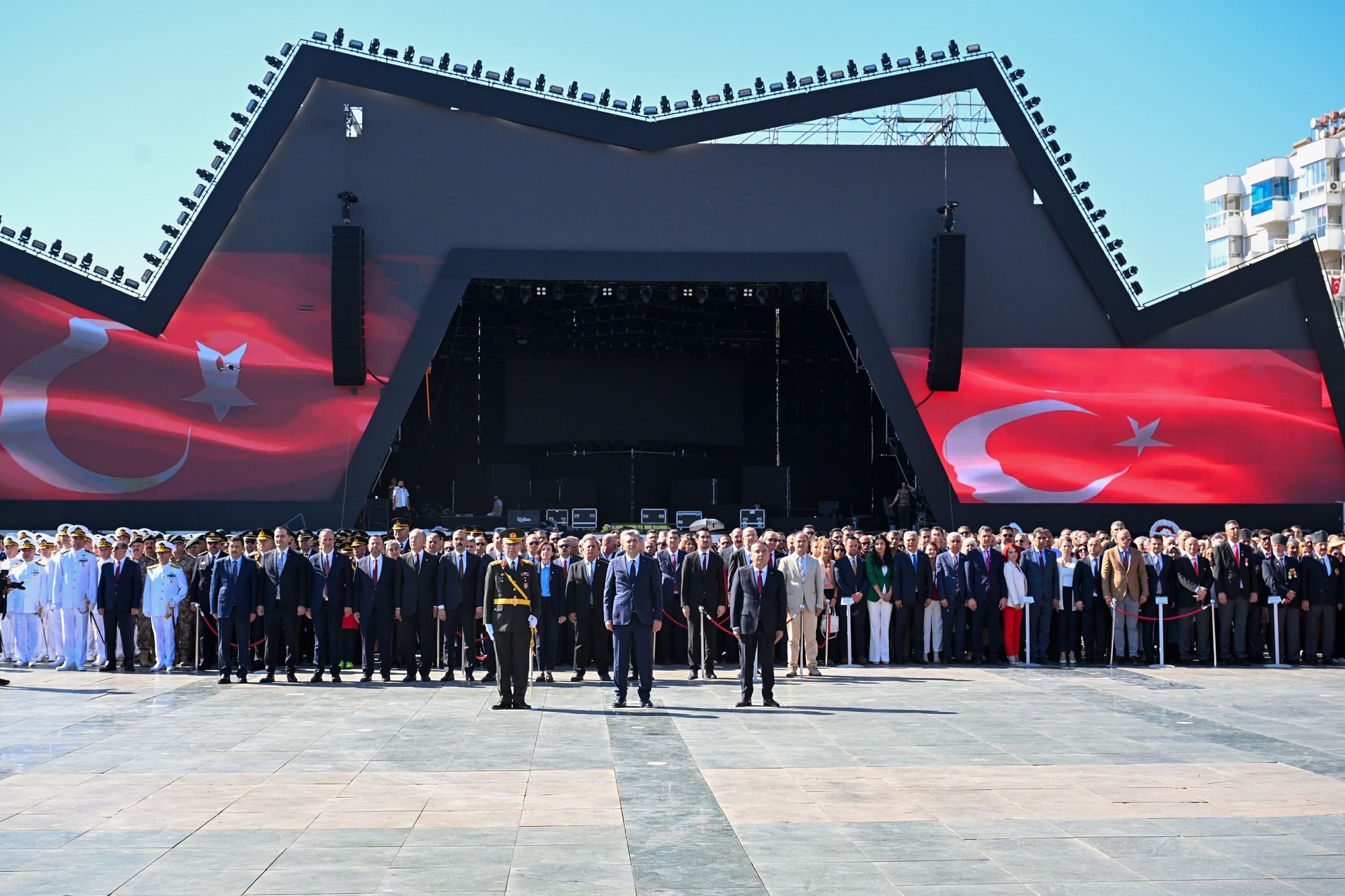 Cumhuriyet'in 101. Yılı Çelenk Sunumuyla Kutlamalar Başladı (3)