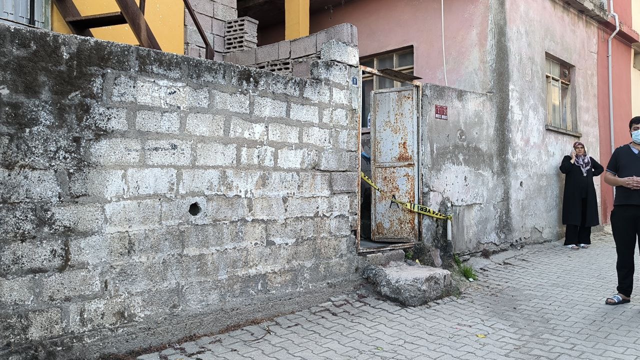 Gelen Kötü Koku, Yalnız Yaşayan Kadının Cansız Bedenini Ortaya Çıkardı (3)