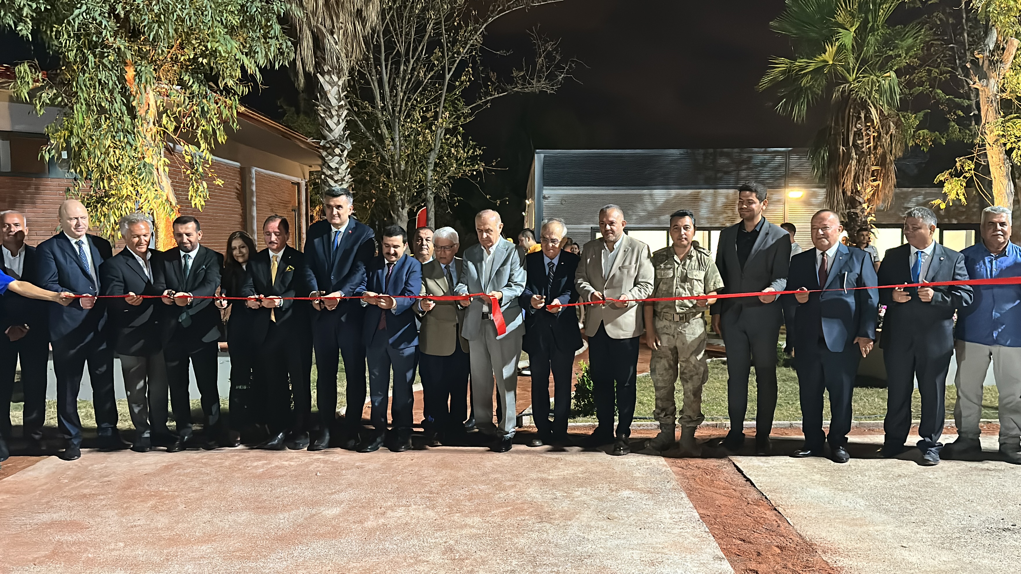 Depremde hasar alan İskenderun Meslek Yüksekokulu'nun yeni kampüsü törenle açıldı