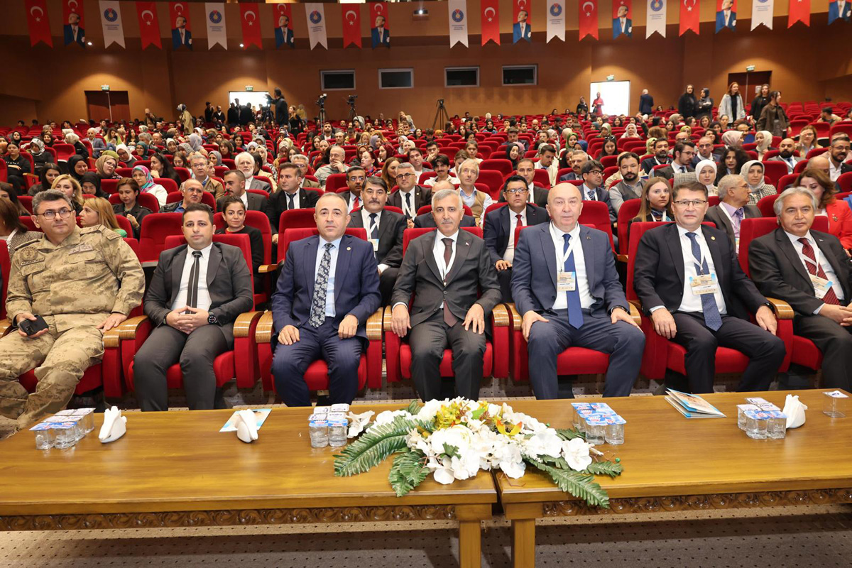 Kahramanmaraş’ta Dîvânu Lugâti’t Türk’ün 950. Yılı Kutlandı