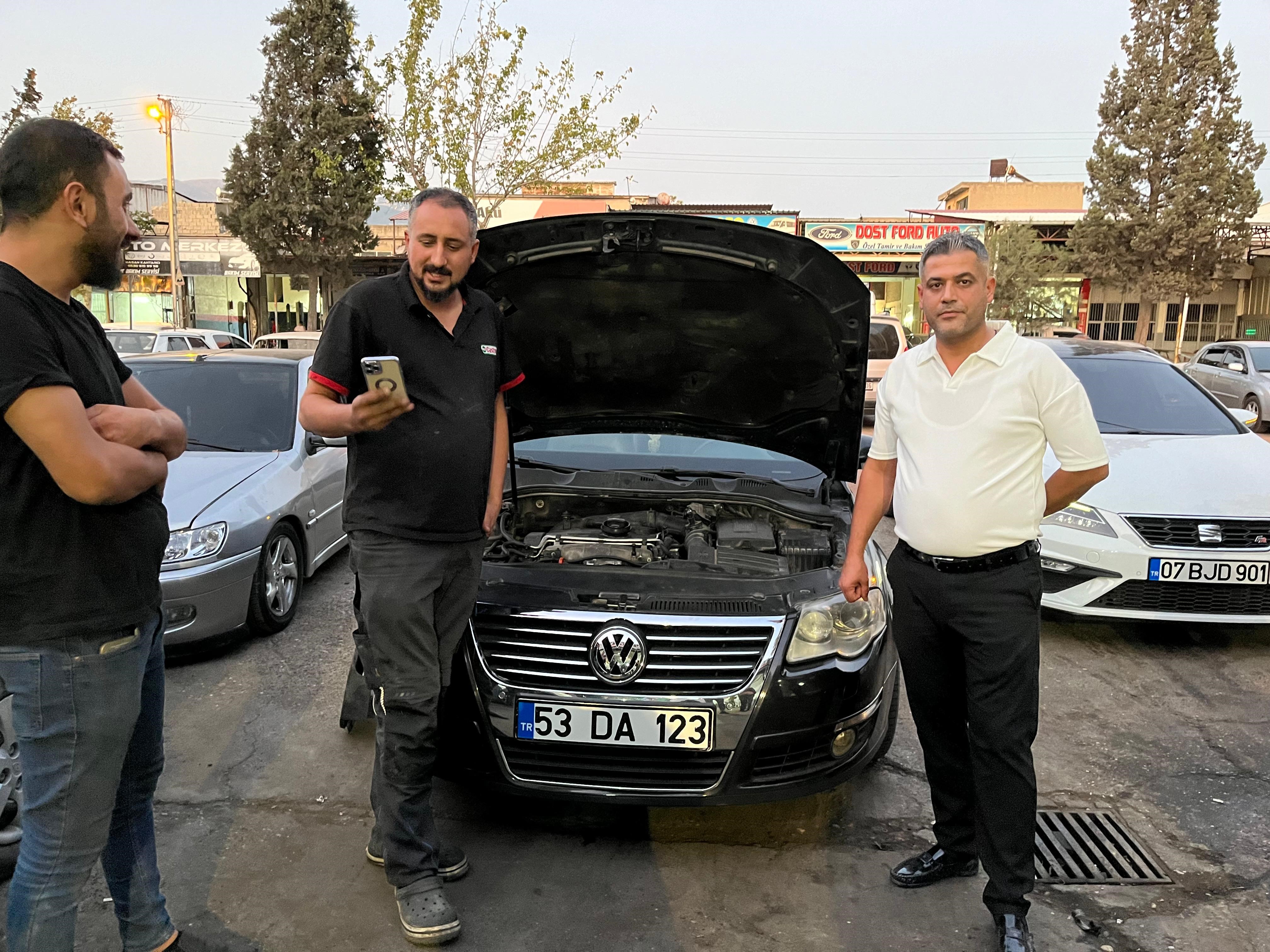 Kahramanmaraş’ta Renkli Teslimat Tamirden Erken Çıkan Otomobilini Davul Zurna Eşliğinde Aldı (3)