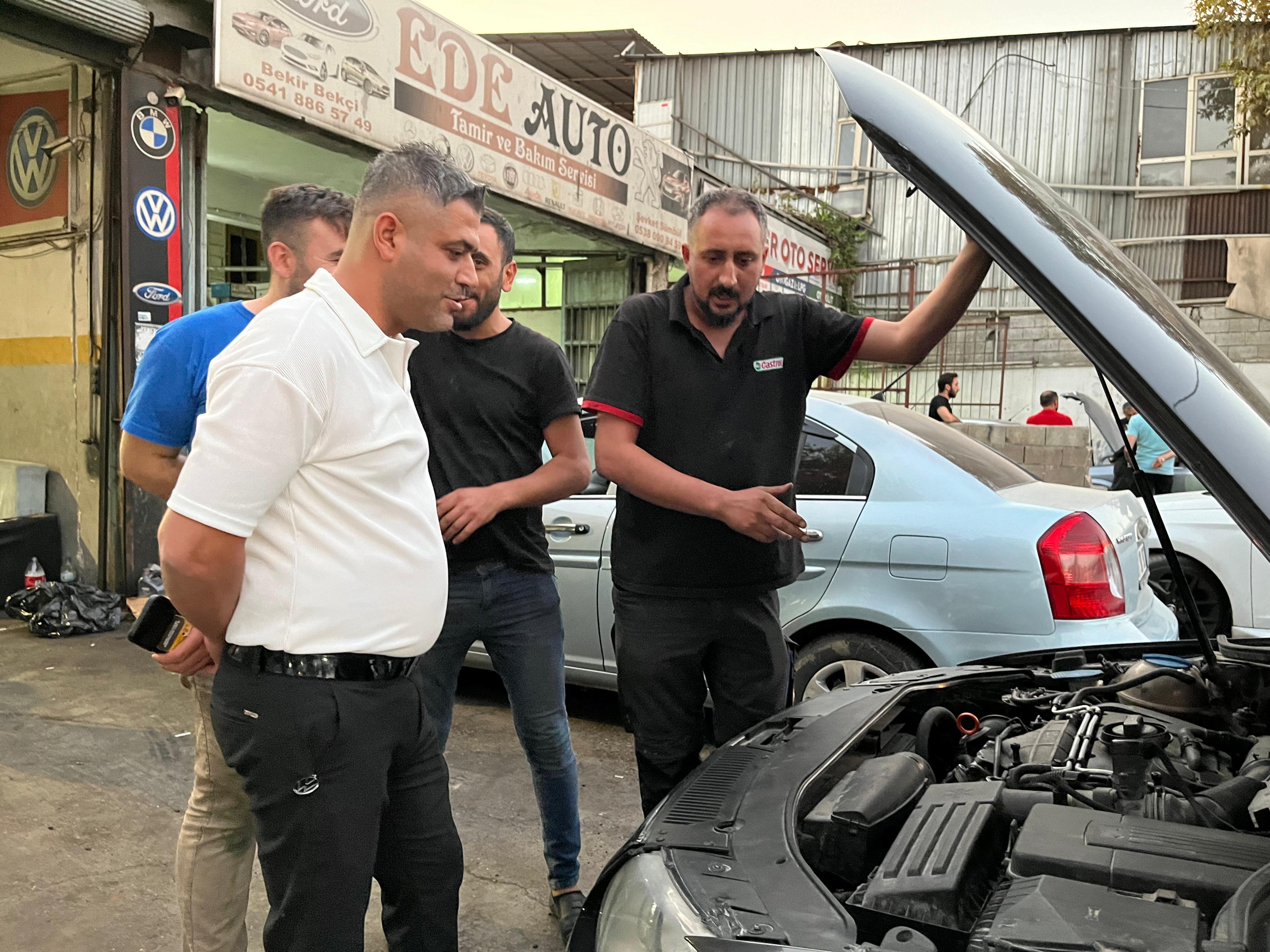 Kahramanmaraş’ta Renkli Teslimat Tamirden Erken Çıkan Otomobilini Davul Zurna Eşliğinde Aldı (6)