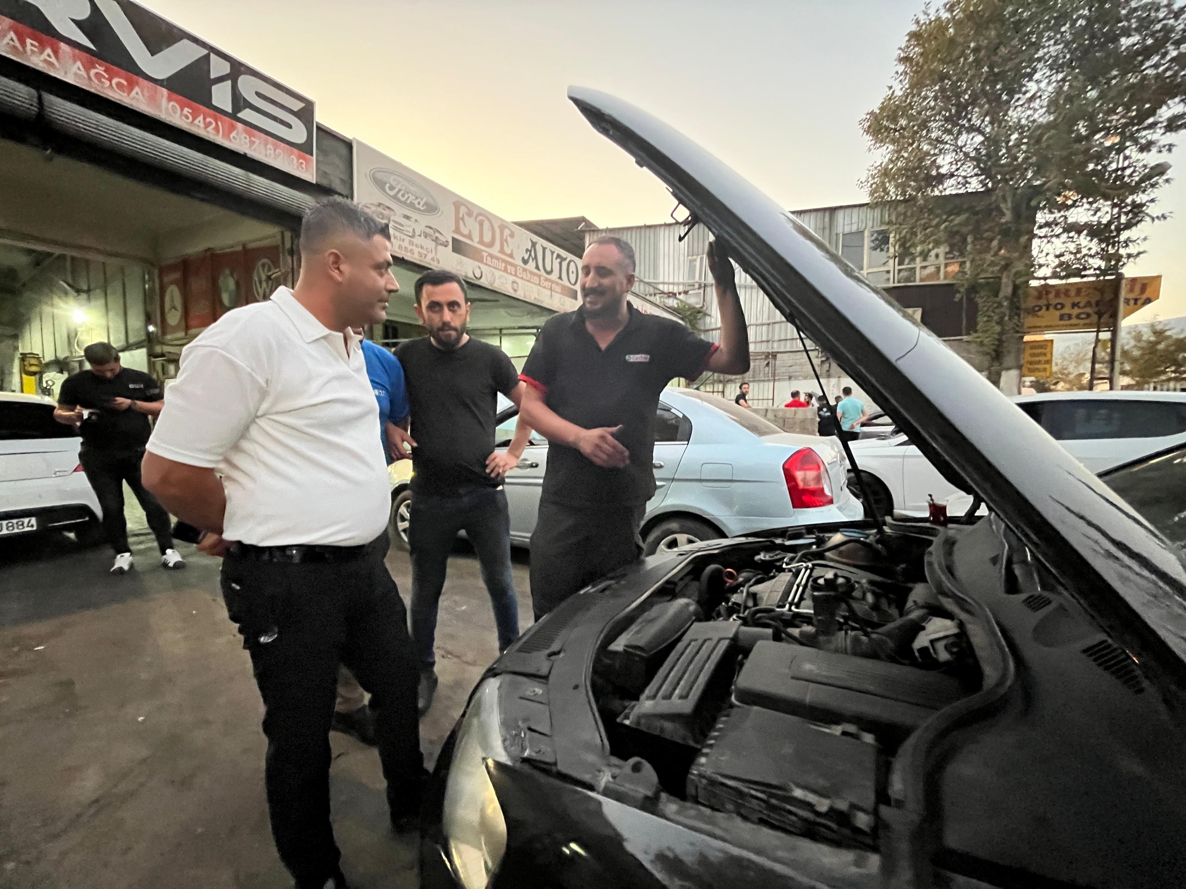 Kahramanmaraş’ta Renkli Teslimat Tamirden Erken Çıkan Otomobilini Davul Zurna Eşliğinde Aldı