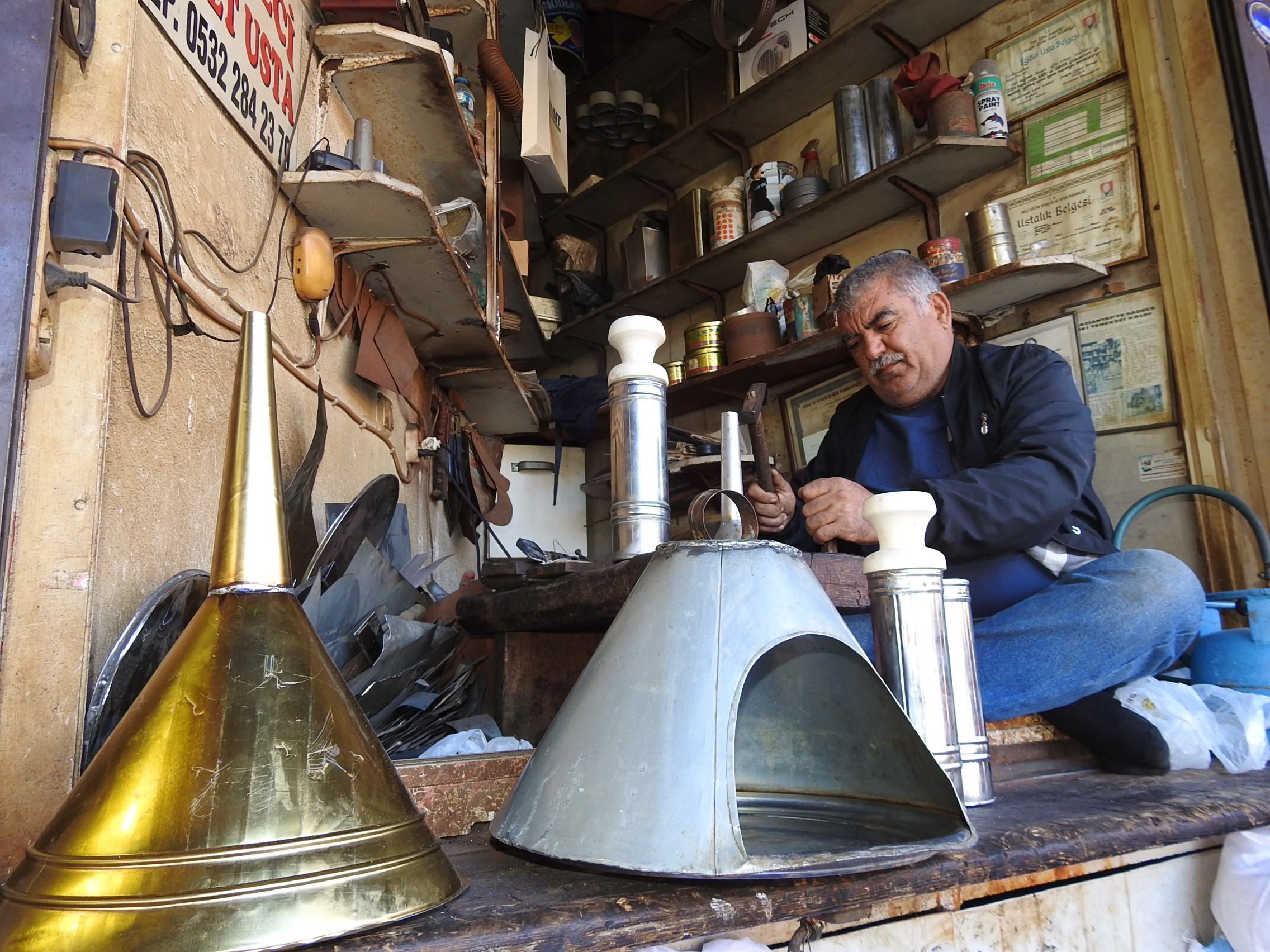 Küçük Dükkan, Büyük Gelenek Aile Mesleği Tenekecilik-1