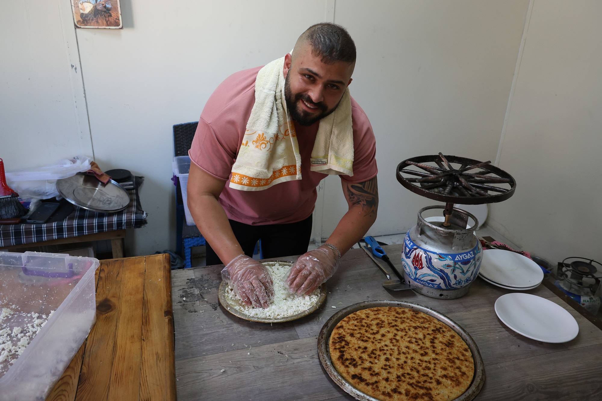 Künefeye Havada Şov Yaptıran Usta, Sosyal Medyanın Gözdesi Oldu (2)