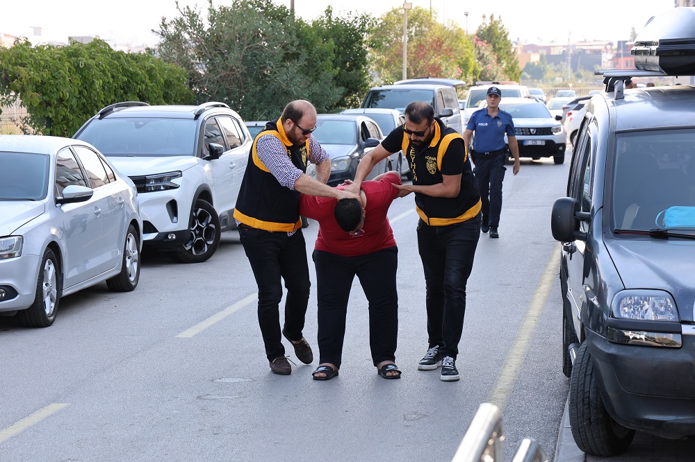 Lise Öğrencisini Taciz Ettiği Öne Sürülen Şüpheliyi Polis Yakaladı