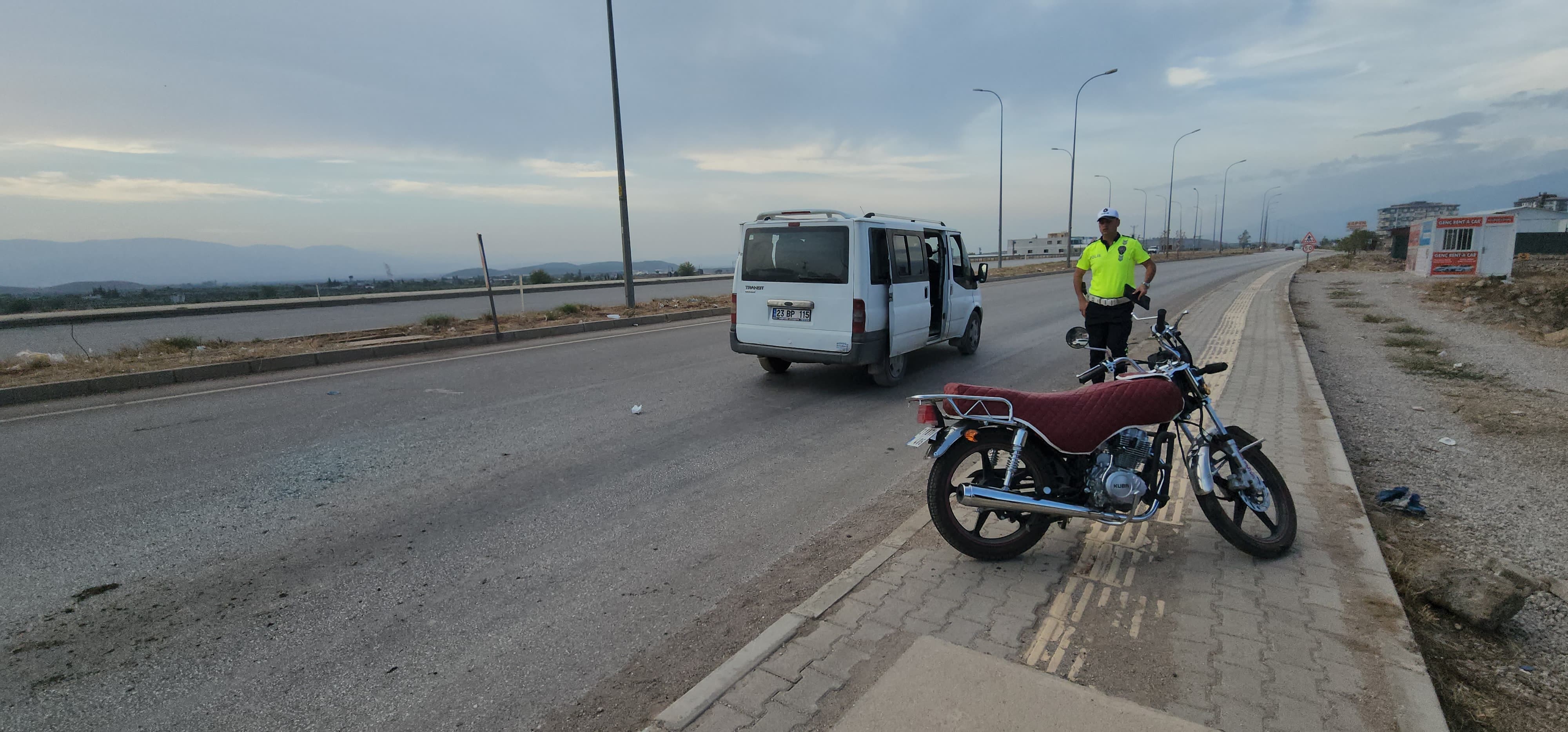 Minibüsle Çarpışan Motosikletin Sürücüsü Yaralandı (2)