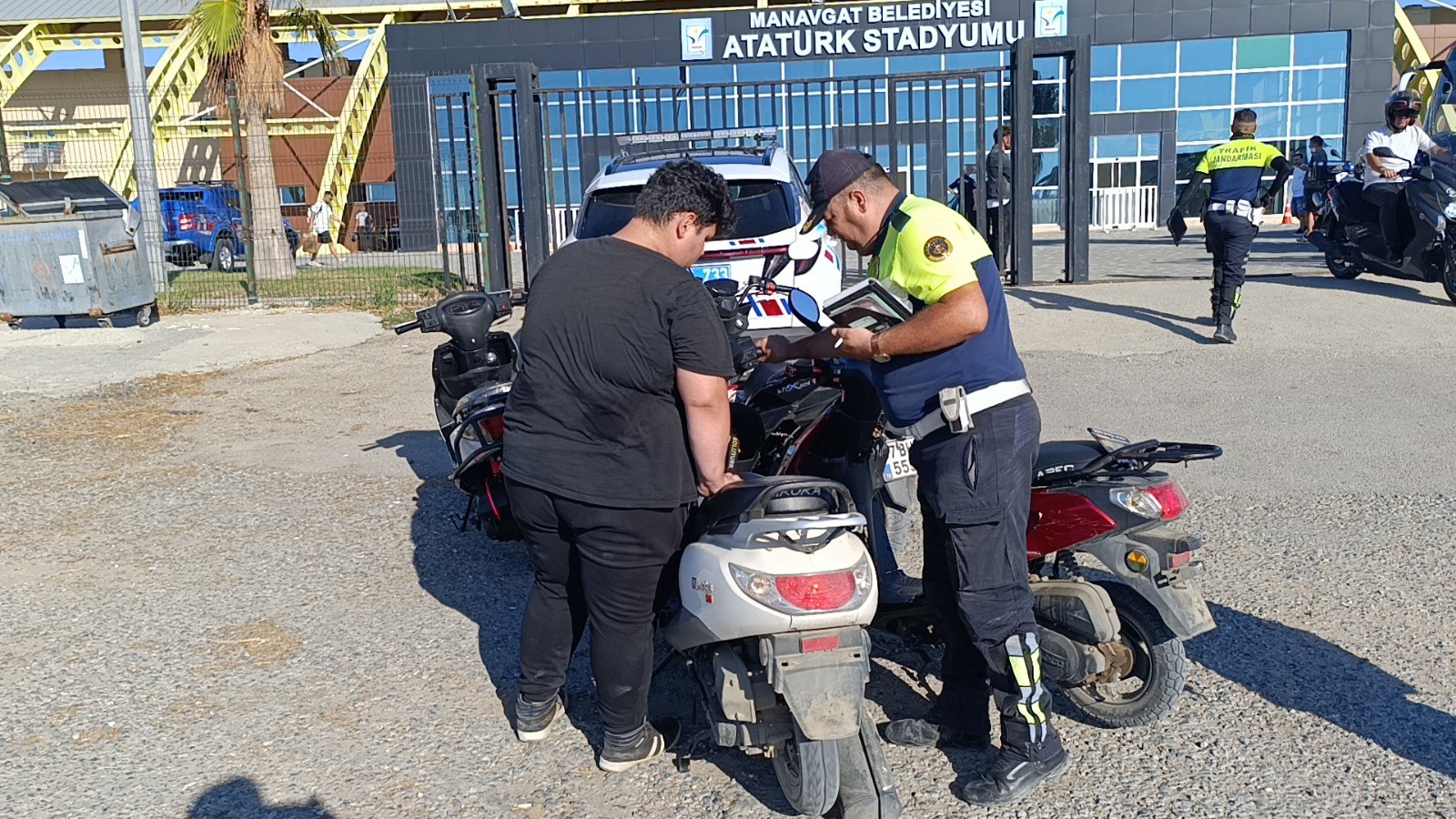 Motosikletlerin Plakasını Söküp Drift Pistine Gittiler