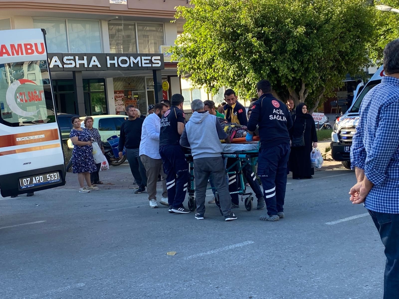 Ortada Kaza Otomobil Akülü Motosiklete Çarptı, 2 Yaralı (5)