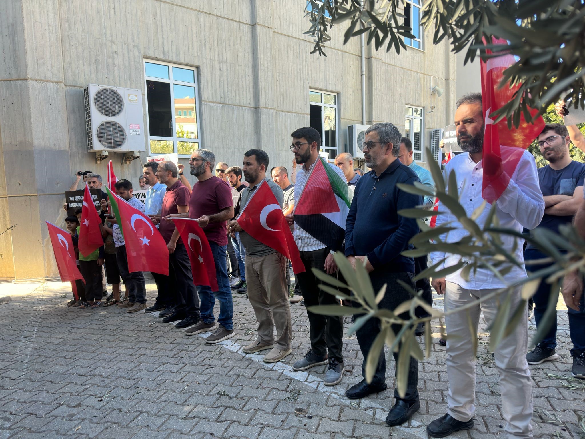 Şehitler İçin Gıyabi Cenaze Namazı İkame Edildi (3)